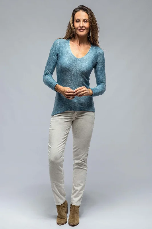 Sloan Soft V-Neck Pullover In Water