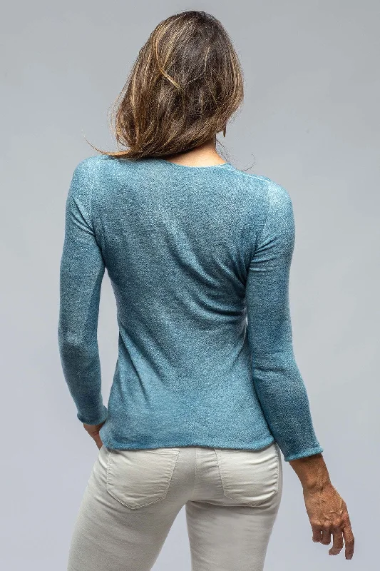 Sloan Soft V-Neck Pullover In Water