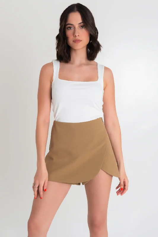 Falda short corto cruzado fit ajustado