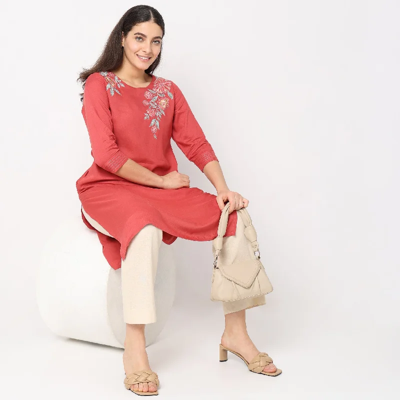 Straight Fit Embroidered Kurta